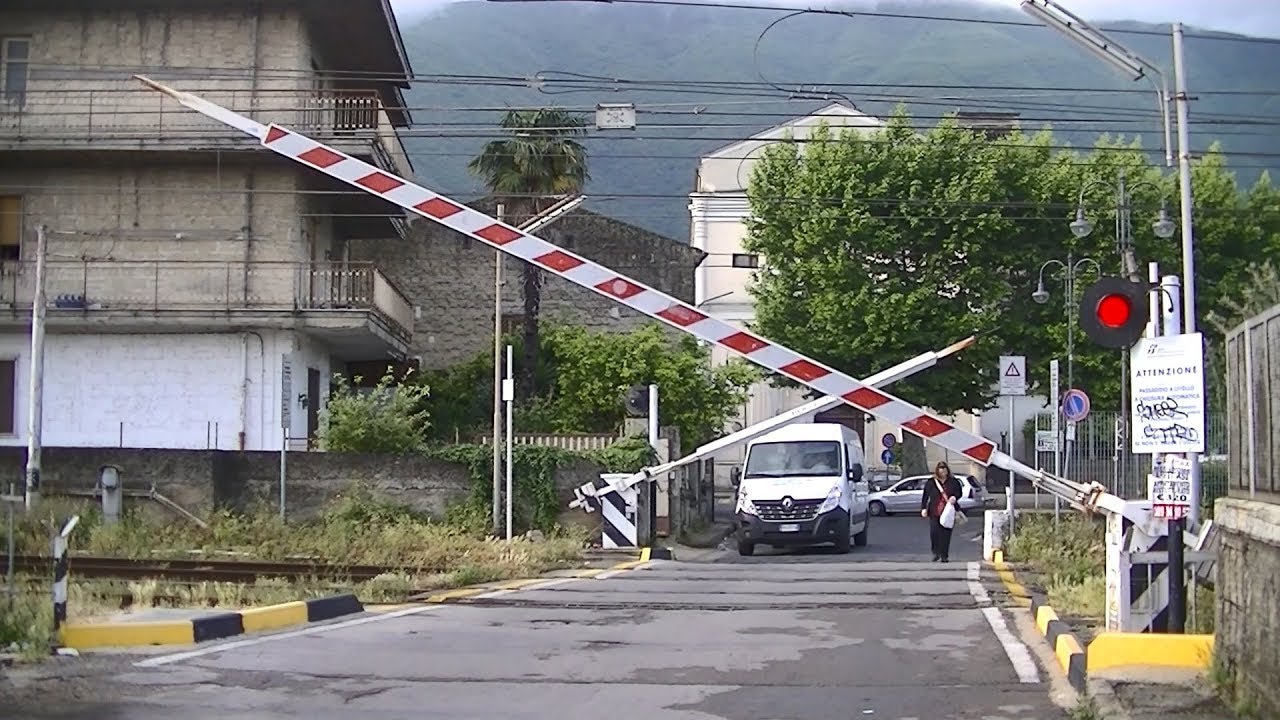 Spoorwegovergang Nocera Superiore (I) // Railroad crossing // Passaggio a livello