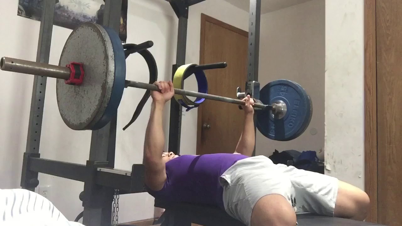 Bench press 225x17 reps - YouTube