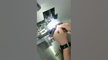 Wire shrink sleeves wearing & shrinking machine, cable shrinkable tubing inserting & heating machine