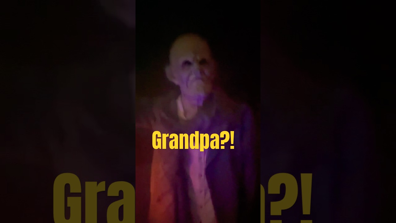 This Gives me the creeps!#Scary #Warning #FlashingLights #FYP #YouTube #Subscribe#Christmas #Santa 