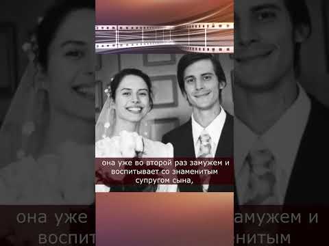 Она приехала из
