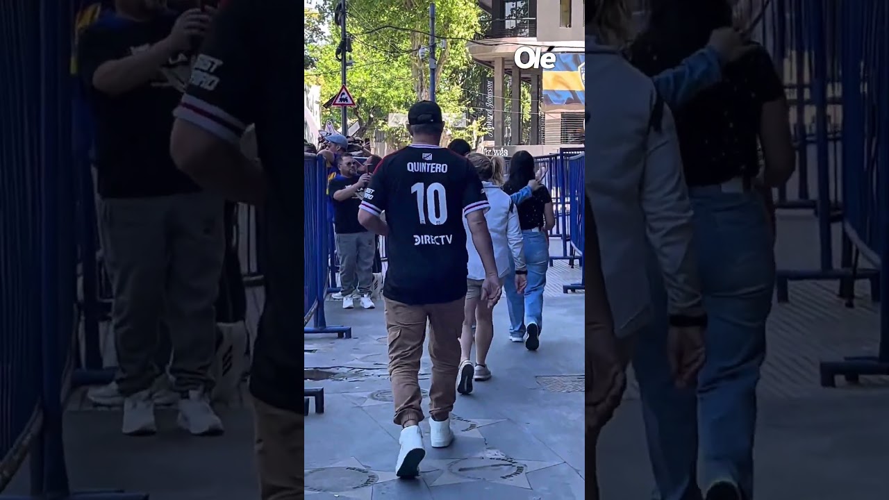 Un hincha de RIVER fue a dejarle flores a RUSSO en la BOMBONERA