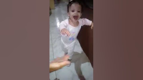 Aryana dando seus primeiros passos Só ❤