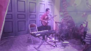 WOW..  Suaranya Mirip Artis ..