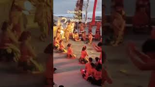 Tari Bali di pantai Melasti beach dance travel indonesia beach shorts