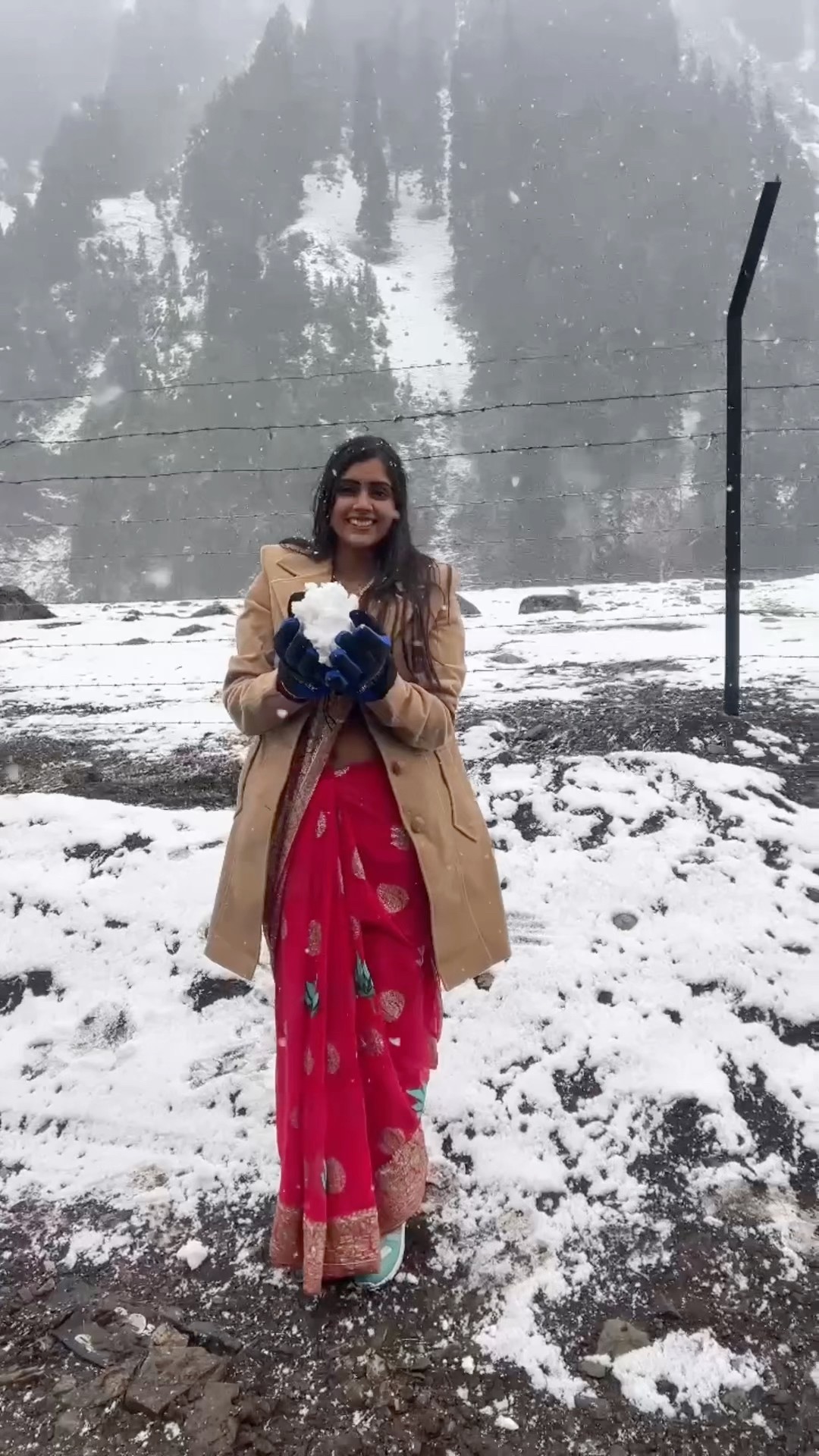 ज़मीन सो गई है बर्फ #shorts  #trending #meenu #trending
