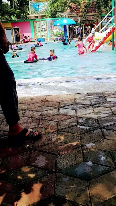 berenang artis bugil