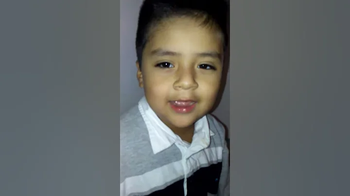 Mi hijo mario ferman cantandosu cancion favorita