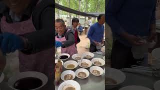 山东大叔卖馄饨，7元一碗，一碗能给30个 #山东 #馄饨 #清汤