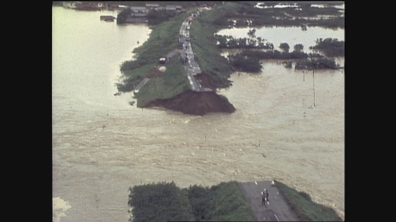 洪水 懐かし映像】長良川堤防が決壊 災害史に残る大きな被害に 岐阜県安八町