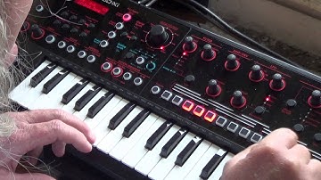 ROLAND JDXI MAKING A TUNE FROM SCRATCH AND TWEAKING THE EFFECTS