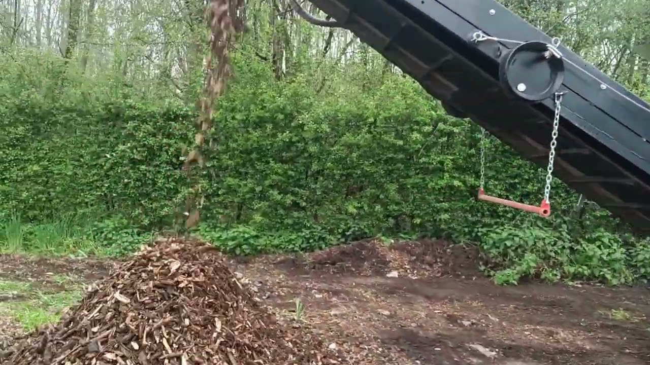 Komptech Crambo 5200 Direct And Pronar MPB20.55 Combination - Porcessing Green Waste