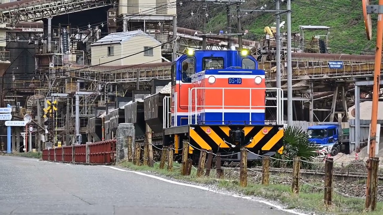 デンカ原石線 DS－10牽引 石灰石輸送列車（2024.4） - YouTube