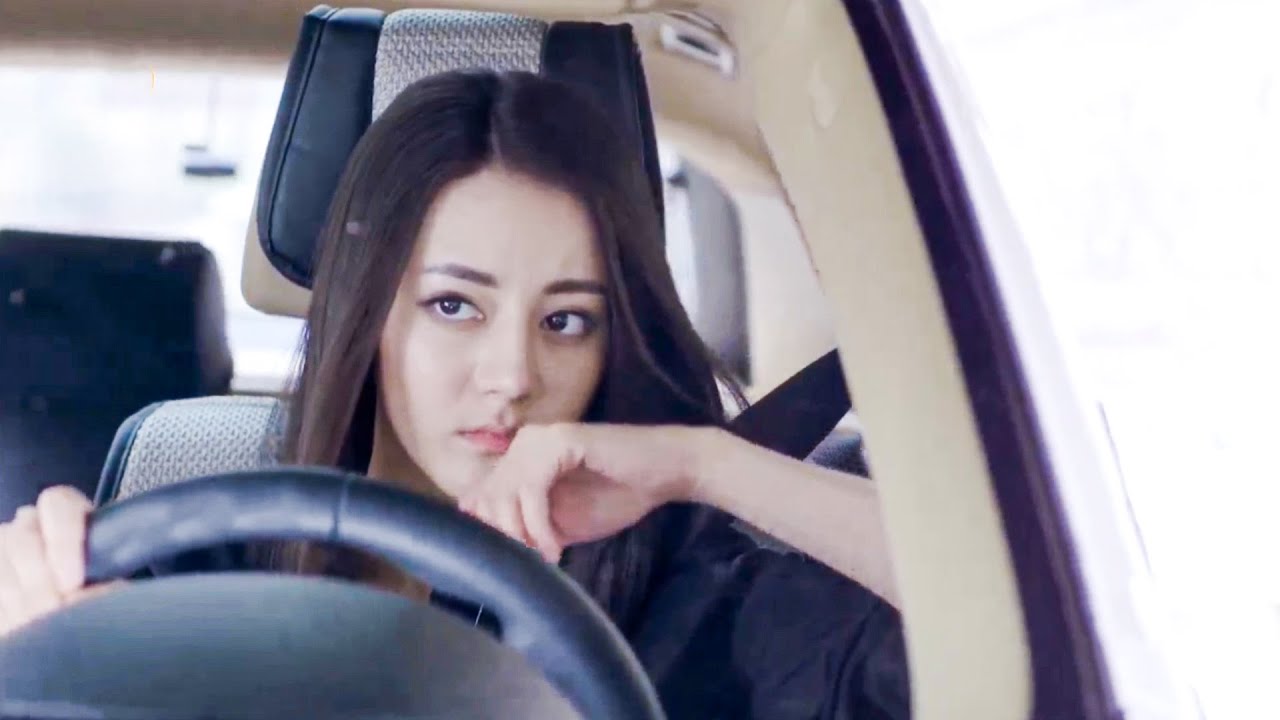 Богатый бизнесмен планирует ограбление, но женский телохранитель следует за ним!