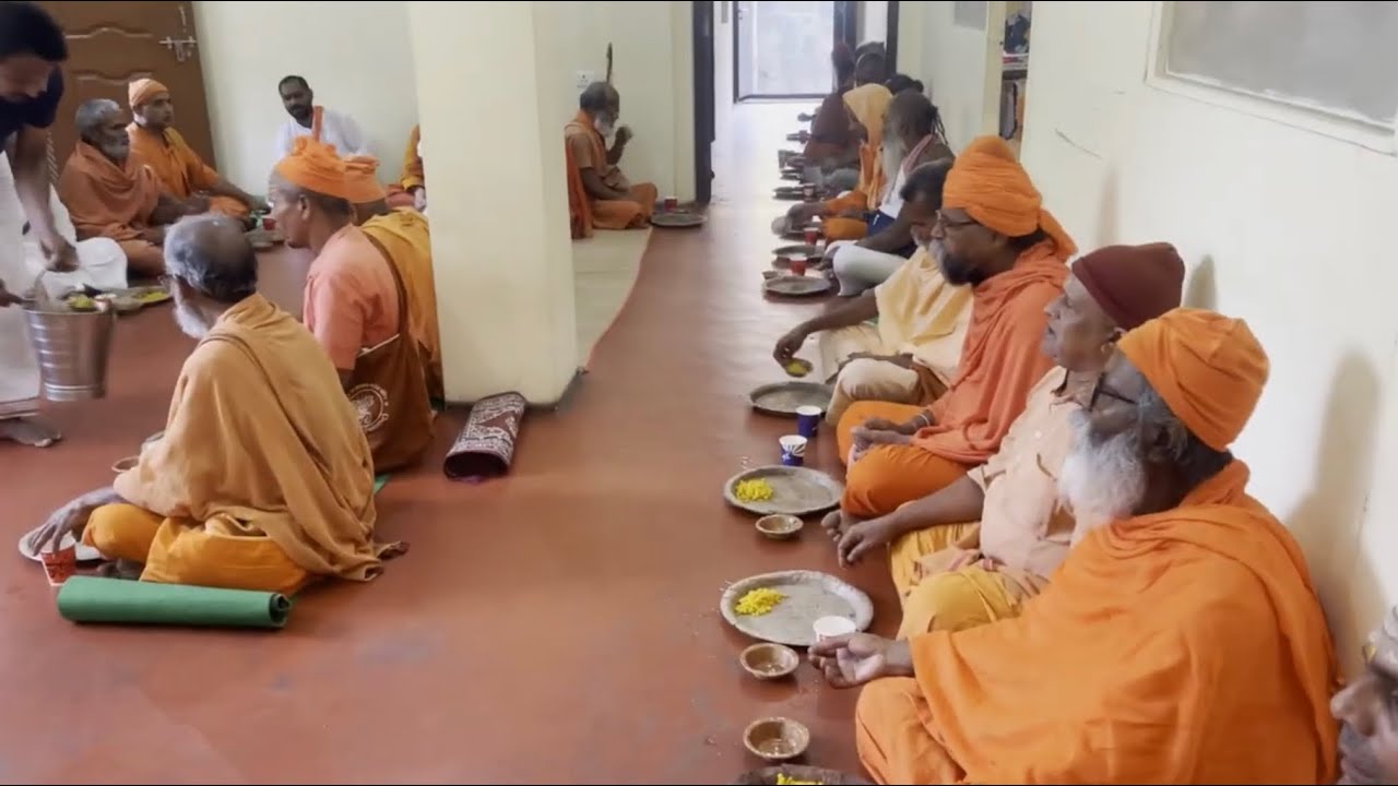 Sadhu Bhandara desfășurat în Ashramul din Himalaya - Vishvamitra Gurukulam Uttarkashi