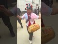 鼓点一响，烦恼退场  小孩哥的鼓声又来喽， 精神动作到位 #非遗文化体验  @玲姐