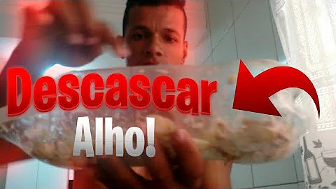 Qual a forma mais fácil de descascar alho?