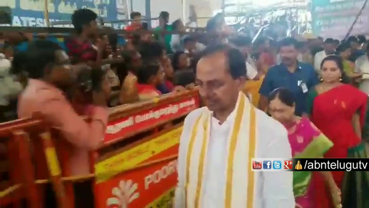 Telangana CM KCR and YCP MLA Roja offers prayers at Athi Varadar temple in Kanchi | ABN Telugu