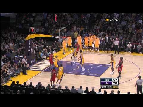 03 20 09 Luke Walton Posterizes Turiaf