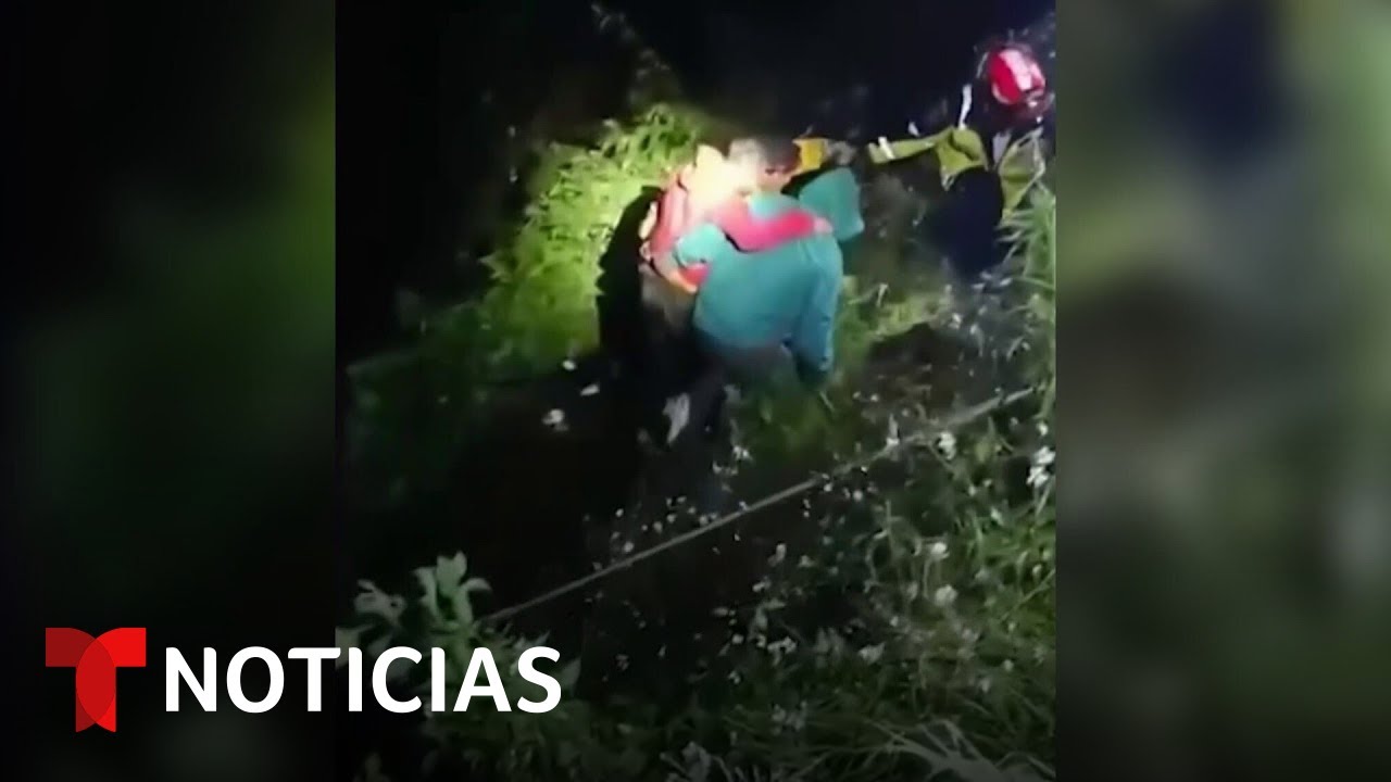 Reportan al menos 15 muertos por el accidente de un autobús en Guatemala | Noticias Telemundo