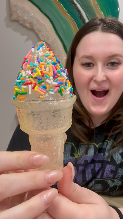 ⭐️FOOD REVIEW⭐️ Pure Sugar Cake Batter Lillipop Cone #foodreview #candy #cakebatter #puresugar