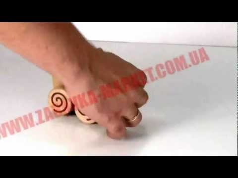 Зеленая игрушка.Каталка.Ёжик.