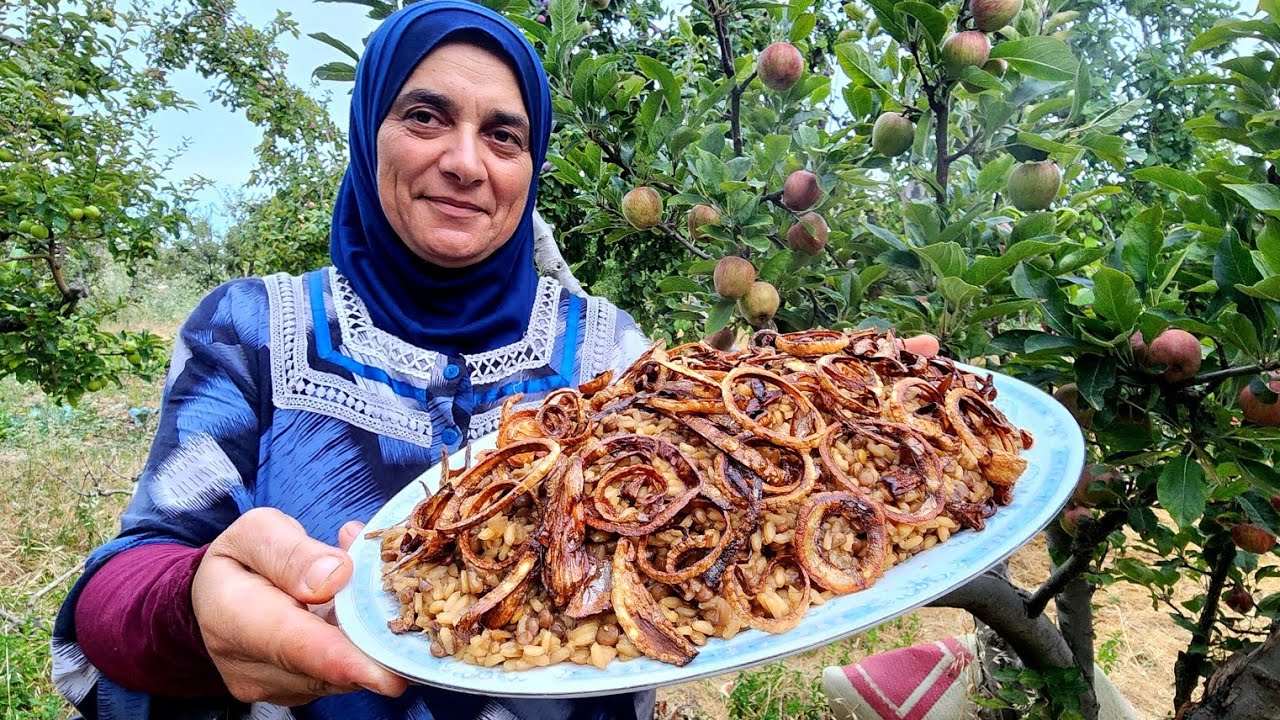 المدردرة اللبنانية بأجواء شتوية!!🌧أفخم أكلة لبنانية عالحطب🔥تقليع وتجديل البصل الطازج🧅
