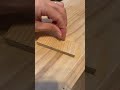 木工ハック - 木材の溝を簡単に埋める方法 #shorts