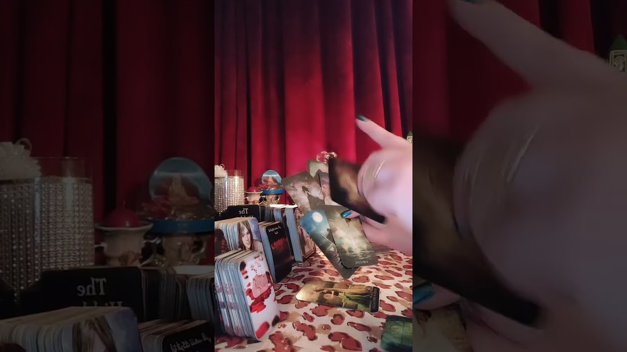 برج القوس لقد ألقيت نظره واحده فقط فى عينيك و أدركت أنني سأفعل ذلك و أحبك للأبد🫂رجاء سامحيني اخطأت🥹