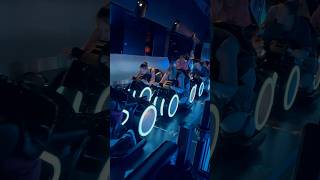 Quase 100 km/h. dentro da Disney