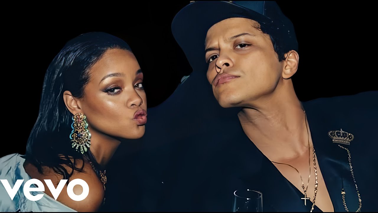 Bruno Mars Ft Rihanna - Why love hurts (Official Music Visualizer)