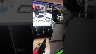 ofiste düşen adam :D