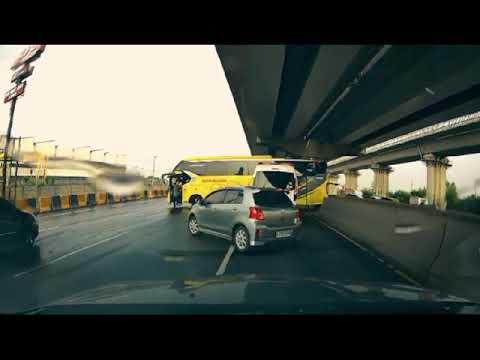 Ngeri Laka Tol Jakarta - Cikampek