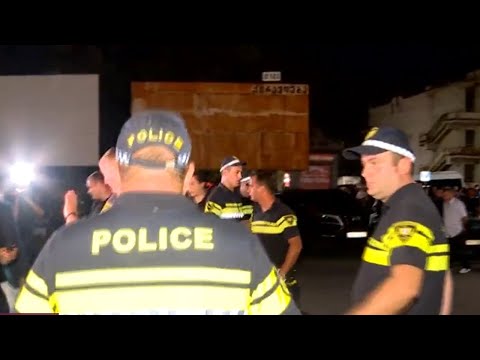 ვინ არის ნიღბიანი პირი, რომელიც დღეს ბანკში შეიჭრა