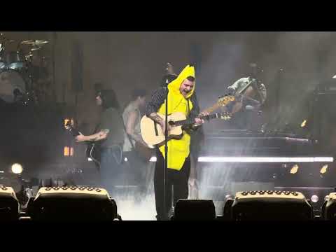 Alex Warren - Carry You Home (Live in Manchester 2026)