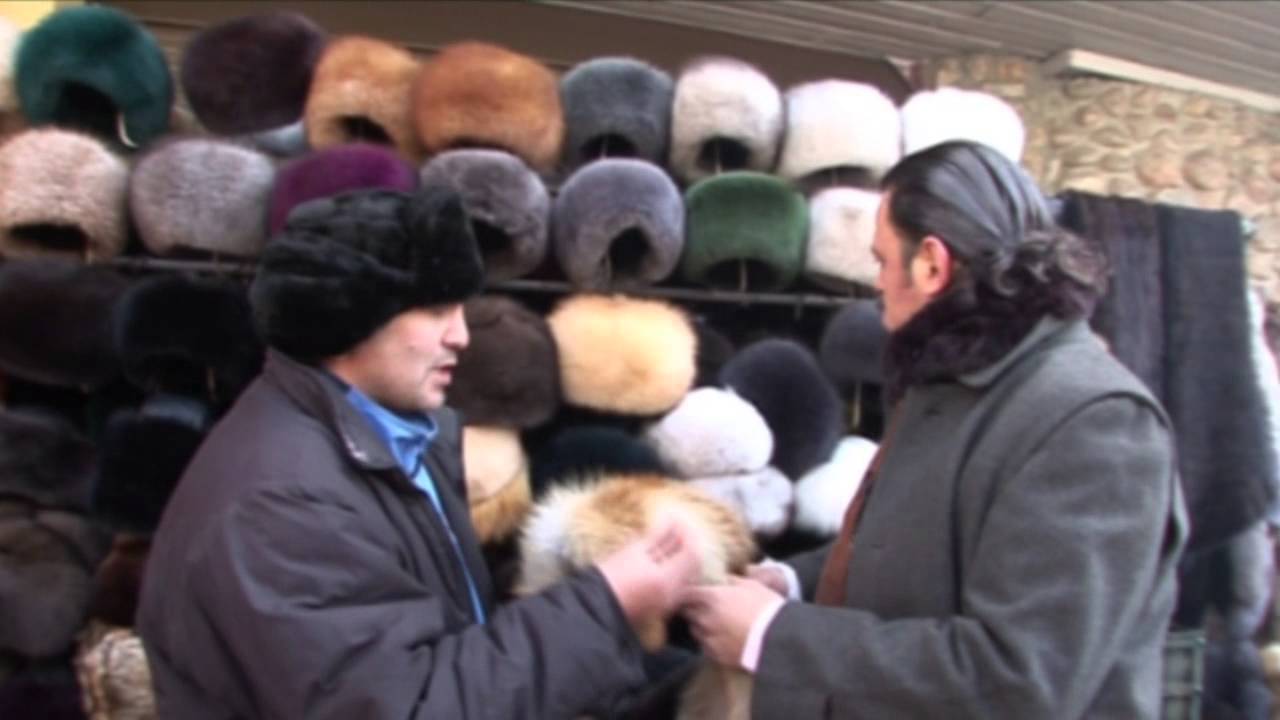 Moscú | Miki Nadal visita el mercadillo ruso  'Izmailovo'  | Planeta finito