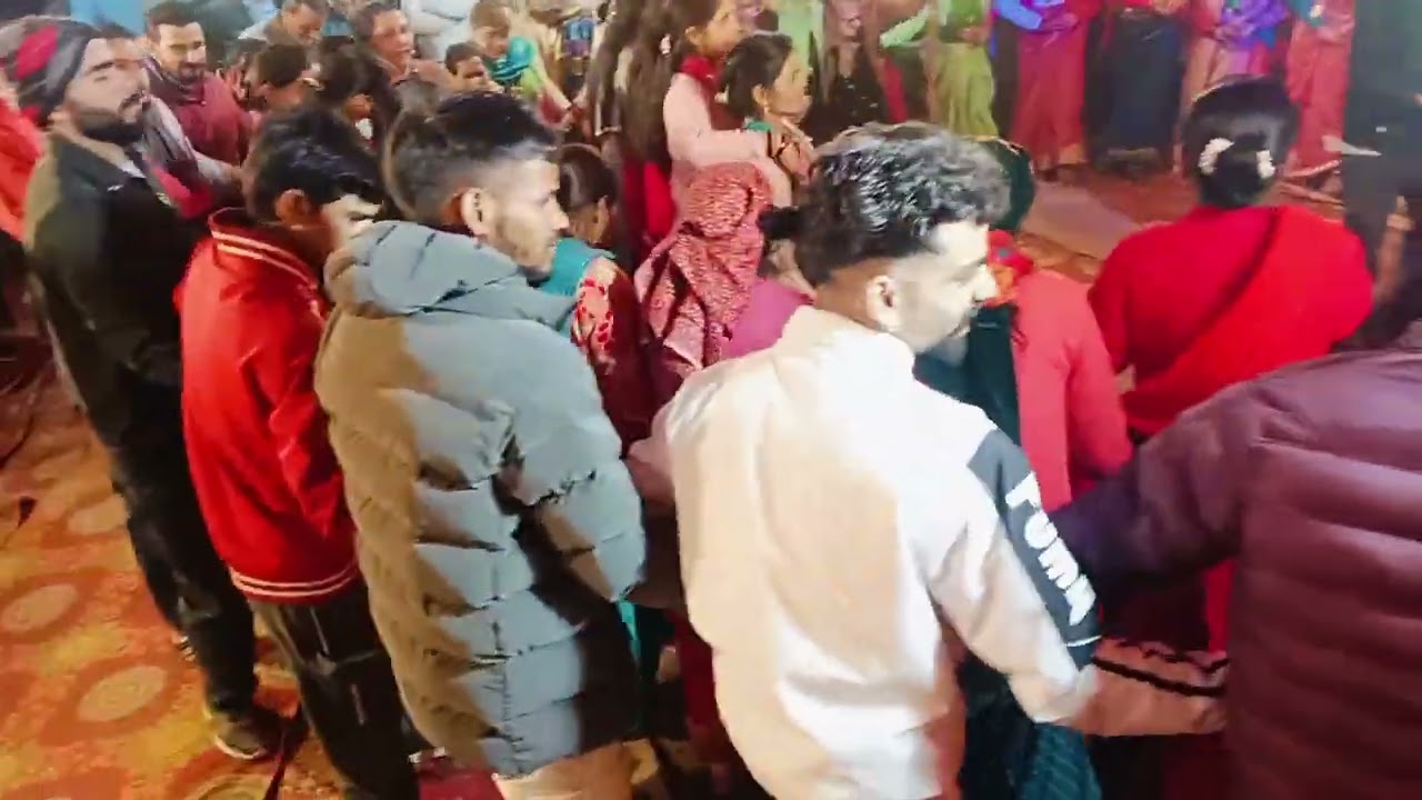 बहुत सुंदर नृत्य पर देखने को मिल रहा है दुर्गेश भाई की शादी में (पहाड़ी संस्कृति)  चैनलकोसब्सक्राइब 