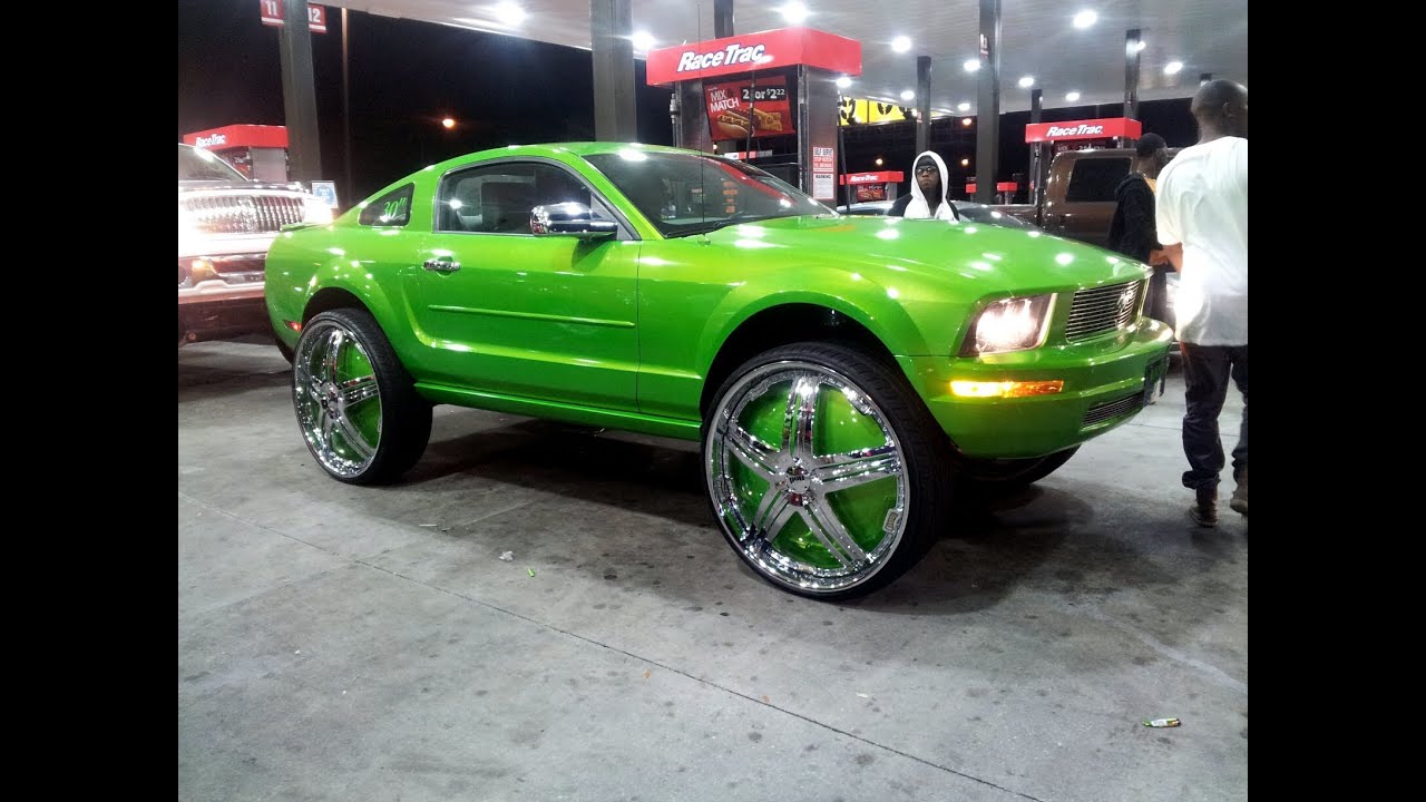 Green Mustang on 30" DUB's & Outrageous Pink Magnu...