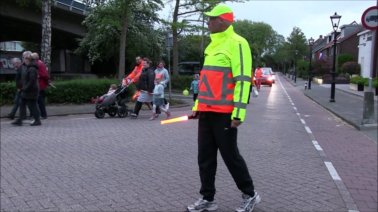 Lampionnenoptocht #Koningsdag #Krimpen aan den IJssel #gemkadij - YouTube