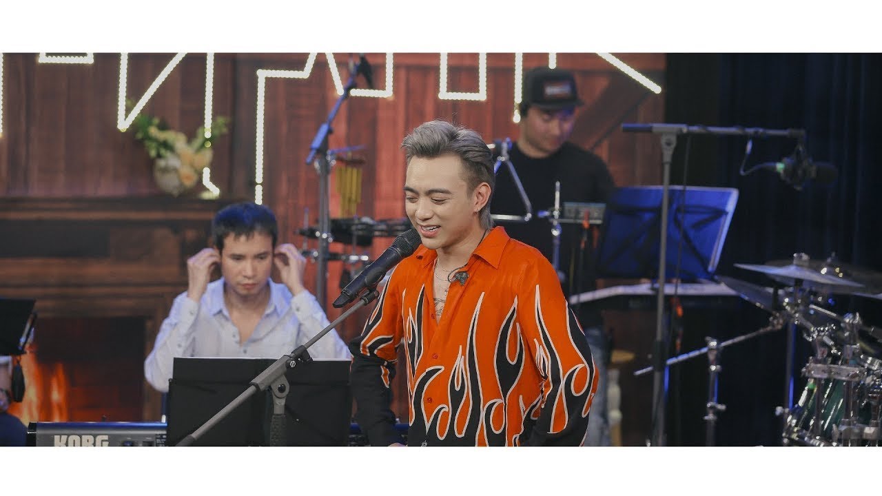 Chờ Em Trong Đêm - Soobin Hoàng Sơn | Music Home (LIVE)