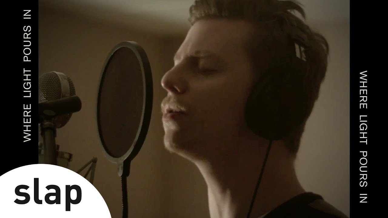 Gustavo Bertoni - Where Light Pours In (Clipe Oficial)