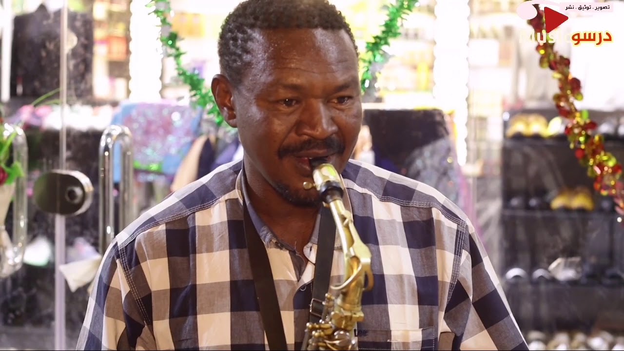 مقطوعة موسيقية الروما ساكس افتتاح معرض top shop