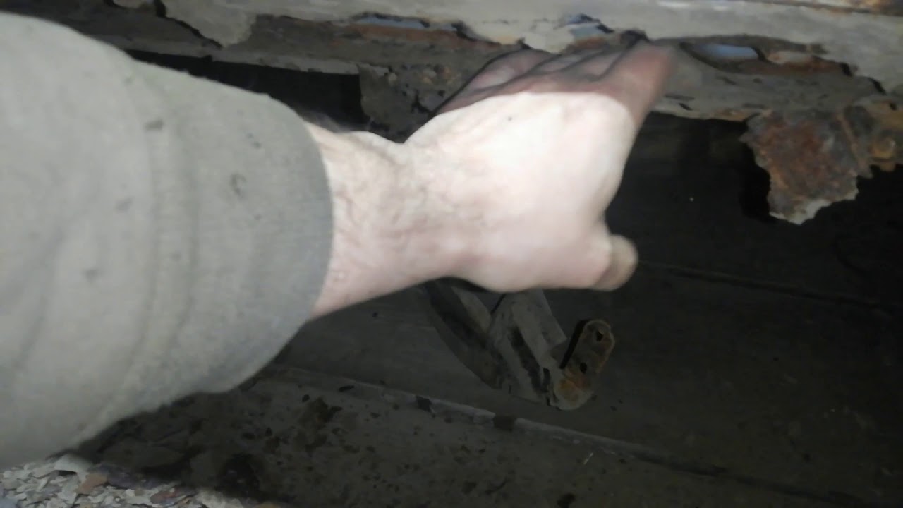 Вырезаем порог на нива шевроле для замены ремонтного порога. - YouTube