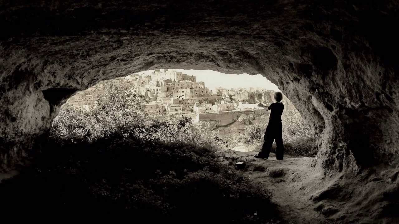 Алла Пугачёва Белая дверь - YouTube