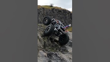 Micro scale RC Car with insane flex! (Axial SCX24)