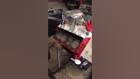 Small Block running with NO cylinder head!!