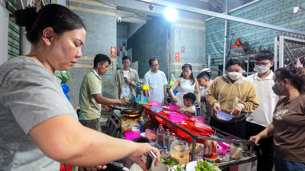 VỠ TRẬN MÙNG 3 TẾT: Quán Ốc Đêm Long An 