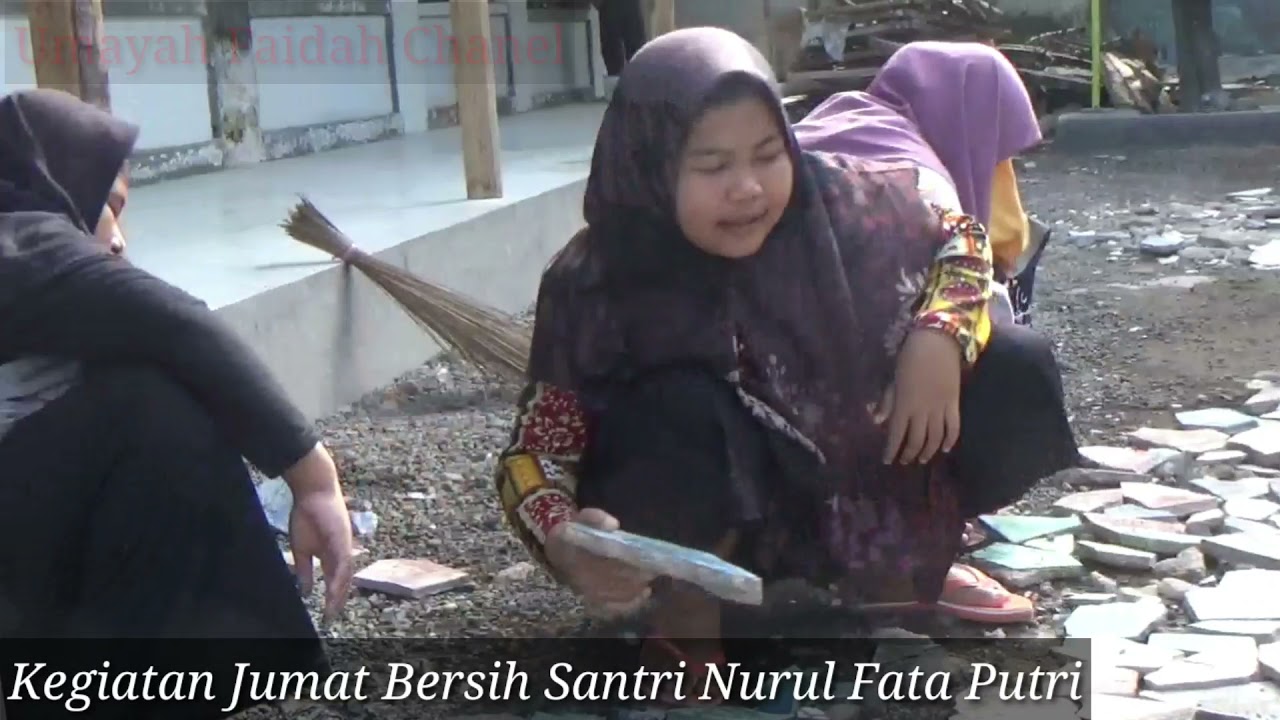 Kegiatan Bersih Bersih Pondok Pesantren Nurul Fata Putri