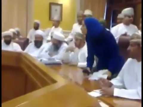 انفعال وزيرة التربية وتغادر اﻻجتماع