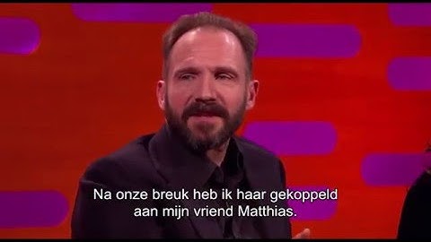 Graham & Ralph Fiennes spreken ‘Matthias Schoenaerts’ bijna juist uit - Graham Norton Show op Acht